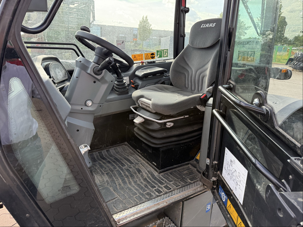 Claas Scorpion 741 - Utovarivač: slika Claas Scorpion 741 - Utovarivač Claas Scorpion 741 - Utovarivač: slika Claas Scorpion 741 - Utovarivač