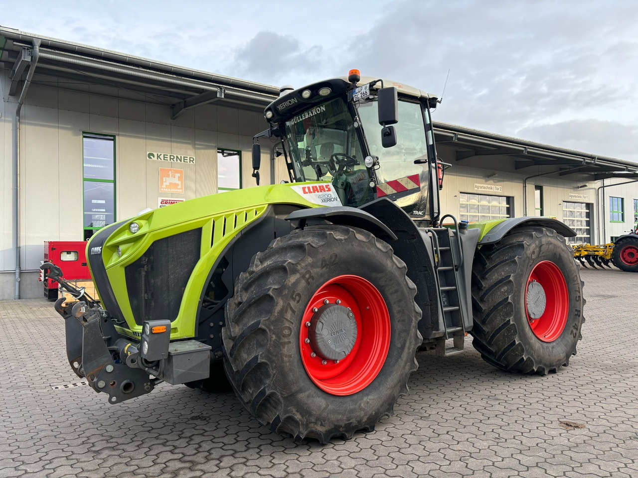 Claas Xerion 4200 Trac - Traktor: slika Claas Xerion 4200 Trac - Traktor Claas Xerion 4200 Trac - Traktor: slika Claas Xerion 4200 Trac - Traktor