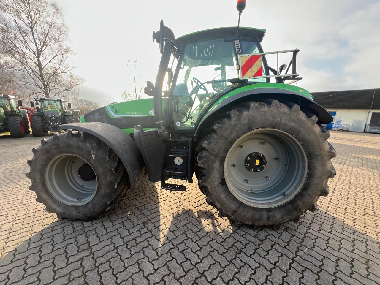 Deutz-Fahr 6210 TTV Serie - Traktor: slika Deutz-Fahr 6210 TTV Serie - Traktor Deutz-Fahr 6210 TTV Serie - Traktor: slika Deutz-Fahr 6210 TTV Serie - Traktor