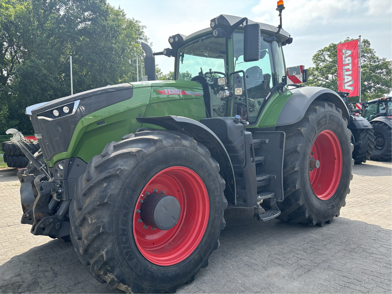 Fendt 1050 Vario Gen3 Profi - Traktor: slika Fendt 1050 Vario Gen3 Profi - Traktor Fendt 1050 Vario Gen3 Profi - Traktor: slika Fendt 1050 Vario Gen3 Profi - Traktor