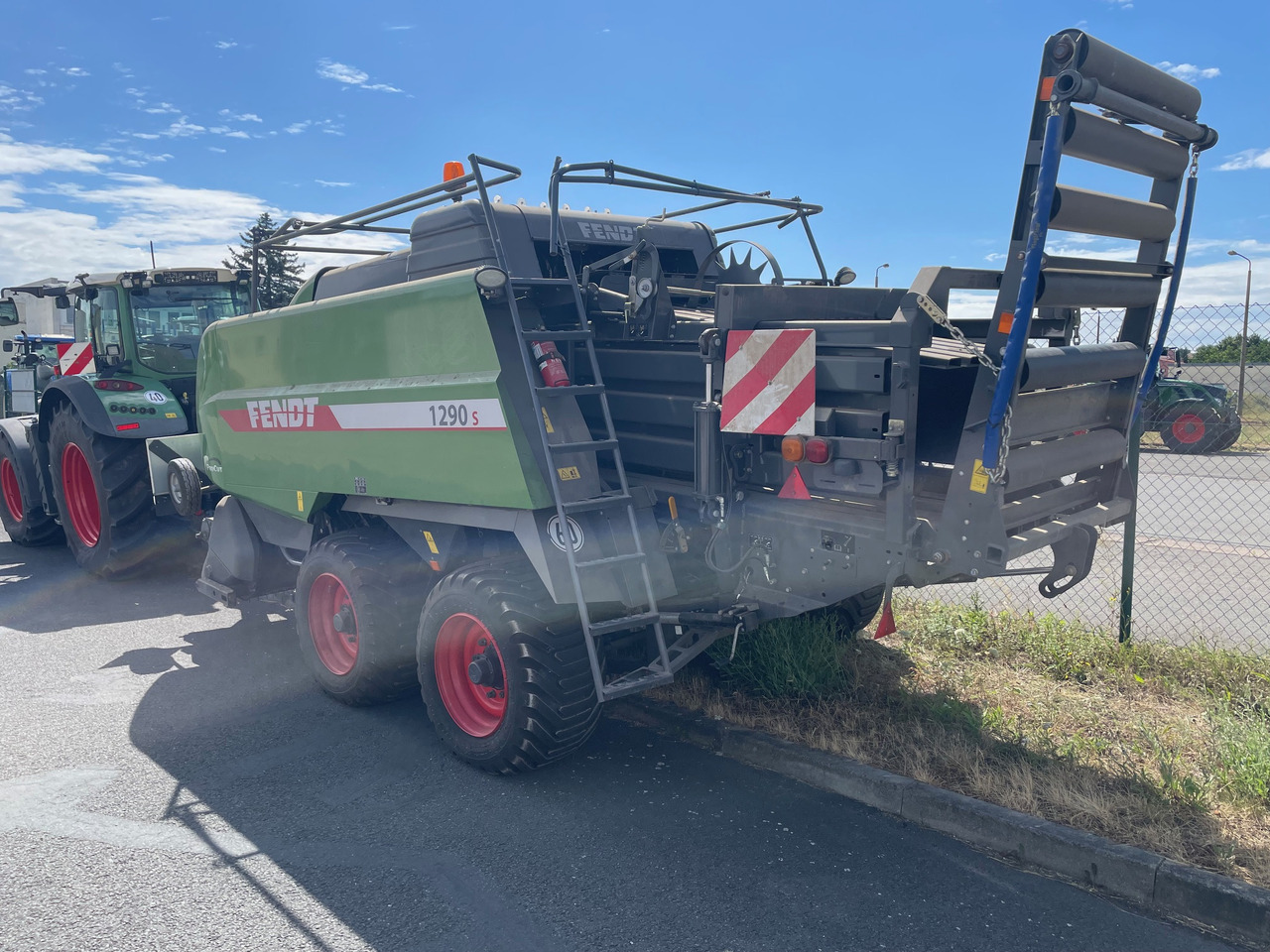 Fendt 1290 Quaderballenpresse - Kvadratna balirka: slika Fendt 1290 Quaderballenpresse - Kvadratna balirka Fendt 1290 Quaderballenpresse - Kvadratna balirka: slika Fendt 1290 Quaderballenpresse - Kvadratna balirka