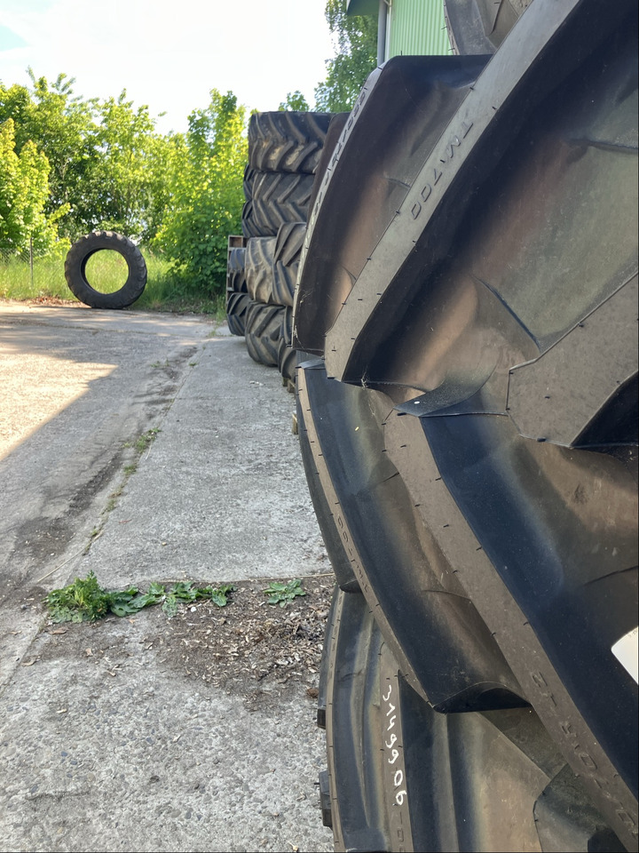 Fendt 580/70R42 u. 540/65R30 - Gume i felge: slika Fendt 580/70R42 u. 540/65R30 - Gume i felge Fendt 580/70R42 u. 540/65R30 - Gume i felge: slika Fendt 580/70R42 u. 540/65R30 - Gume i felge