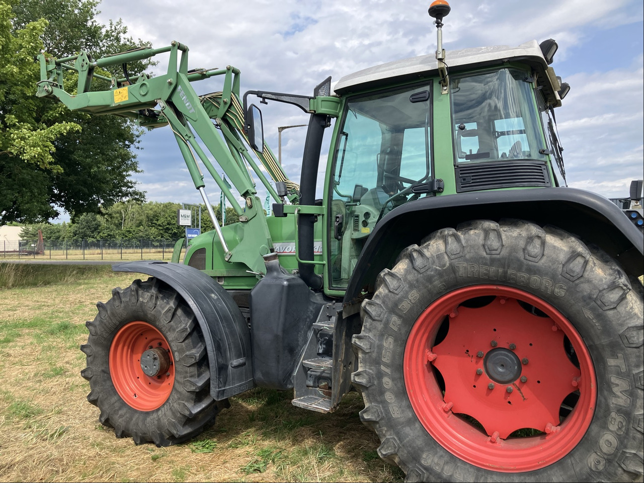 Fendt 712 COM1 - Traktor: slika Fendt 712 COM1 - Traktor Fendt 712 COM1 - Traktor: slika Fendt 712 COM1 - Traktor
