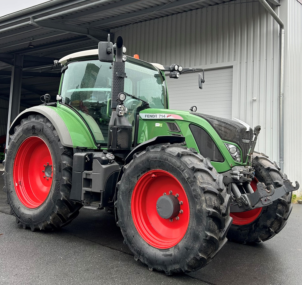 Fendt 714 Vario SCR Profi - Traktor: slika Fendt 714 Vario SCR Profi - Traktor Fendt 714 Vario SCR Profi - Traktor: slika Fendt 714 Vario SCR Profi - Traktor