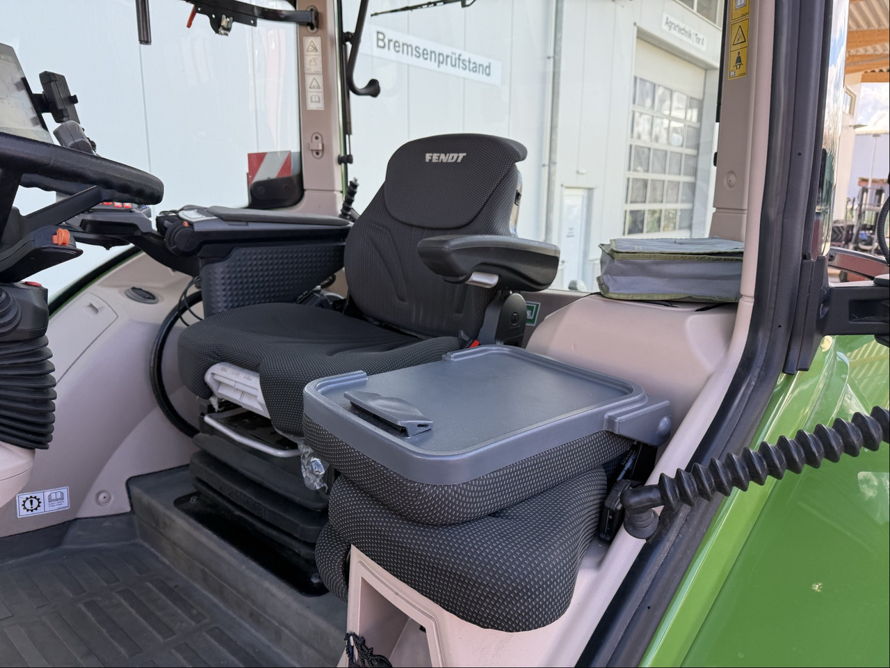 Fendt 718 Vario Gen6 ProfiPlus - Traktor: slika Fendt 718 Vario Gen6 ProfiPlus - Traktor Fendt 718 Vario Gen6 ProfiPlus - Traktor: slika Fendt 718 Vario Gen6 ProfiPlus - Traktor