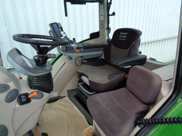 Fendt 720 Vario S4 Power - Traktor: slika Fendt 720 Vario S4 Power - Traktor Fendt 720 Vario S4 Power - Traktor: slika Fendt 720 Vario S4 Power - Traktor