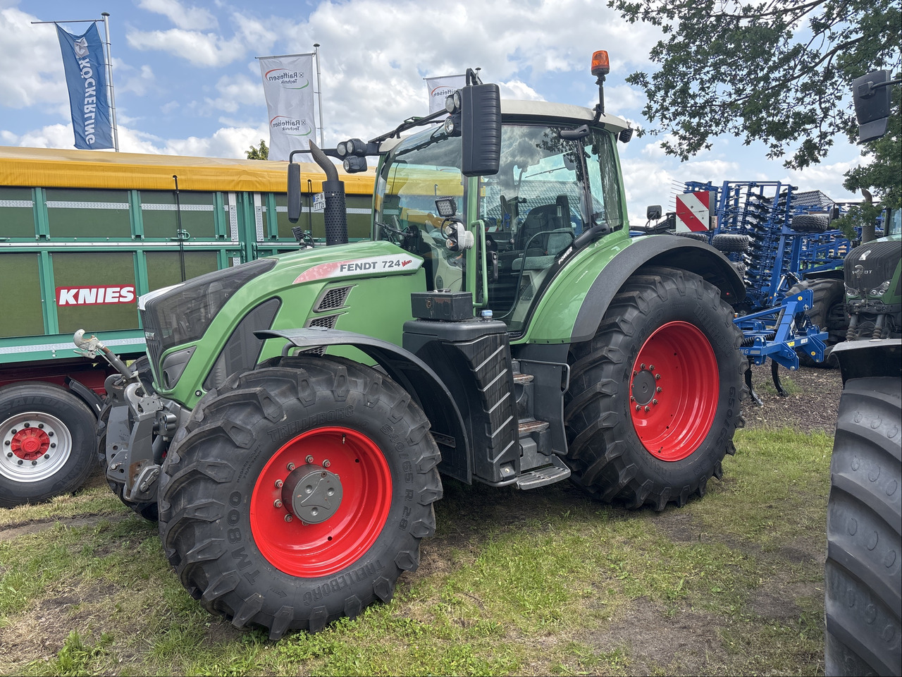 Fendt 724 Power - Traktor: slika Fendt 724 Power - Traktor Fendt 724 Power - Traktor: slika Fendt 724 Power - Traktor