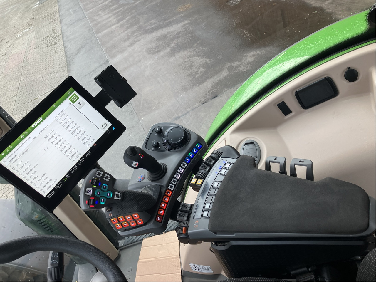 Fendt 724 Vario Gen6 Power Setting2 - Traktor: slika Fendt 724 Vario Gen6 Power Setting2 - Traktor Fendt 724 Vario Gen6 Power Setting2 - Traktor: slika Fendt 724 Vario Gen6 Power Setting2 - Traktor