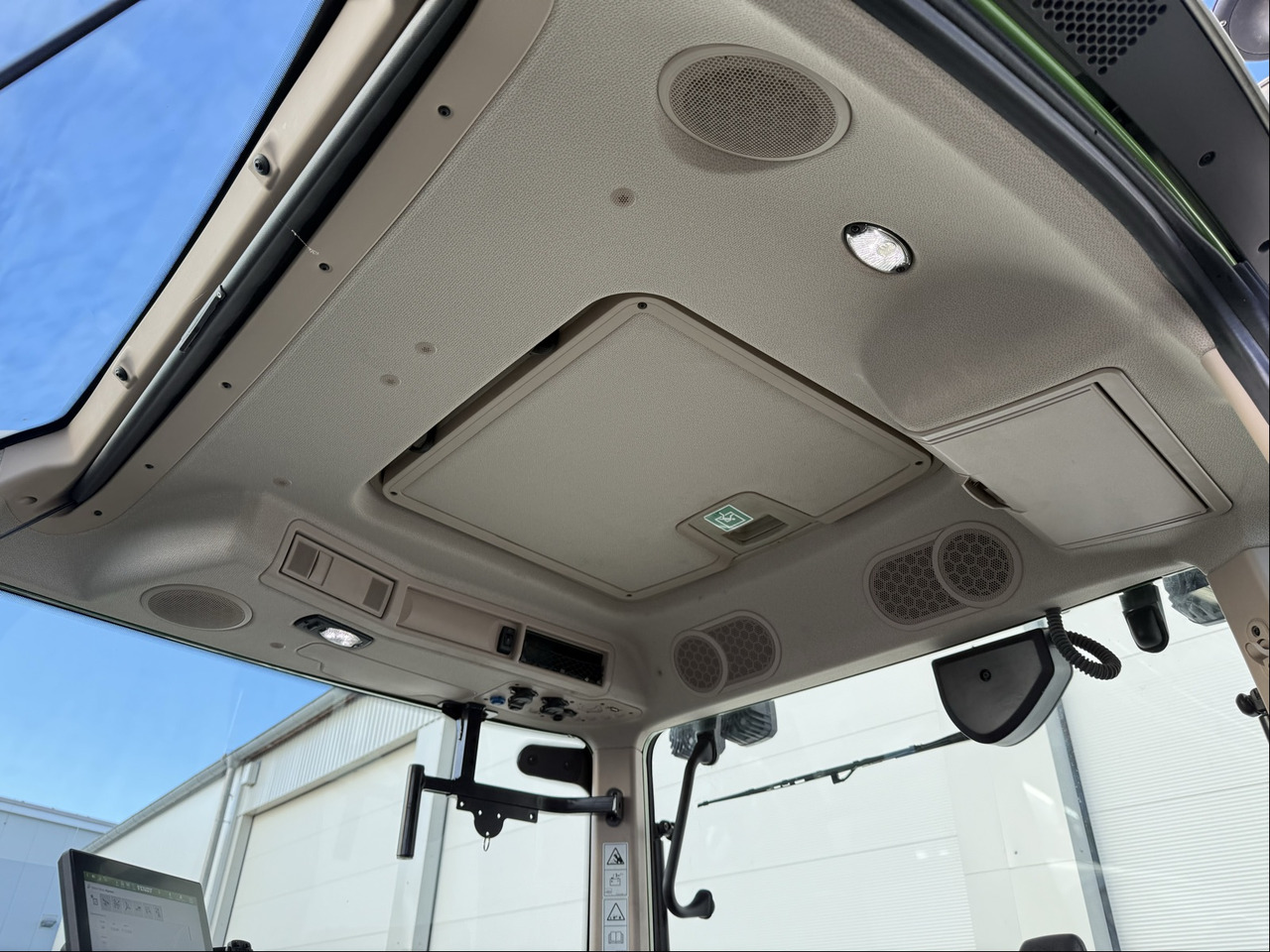 Fendt 724 Vario Gen6 ProfiPlus - Traktor: slika Fendt 724 Vario Gen6 ProfiPlus - Traktor Fendt 724 Vario Gen6 ProfiPlus - Traktor: slika Fendt 724 Vario Gen6 ProfiPlus - Traktor