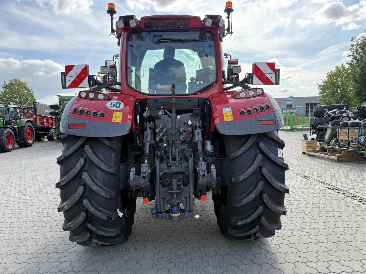 Fendt 724 Vario Gen6 ProfiPlus - Traktor: slika Fendt 724 Vario Gen6 ProfiPlus - Traktor Fendt 724 Vario Gen6 ProfiPlus - Traktor: slika Fendt 724 Vario Gen6 ProfiPlus - Traktor