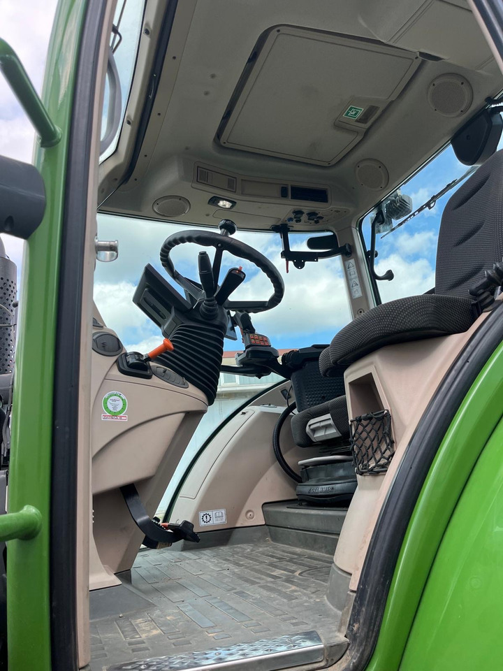 Fendt 724 Vario Gen6 ProfiPlus - Traktor: slika Fendt 724 Vario Gen6 ProfiPlus - Traktor Fendt 724 Vario Gen6 ProfiPlus - Traktor: slika Fendt 724 Vario Gen6 ProfiPlus - Traktor