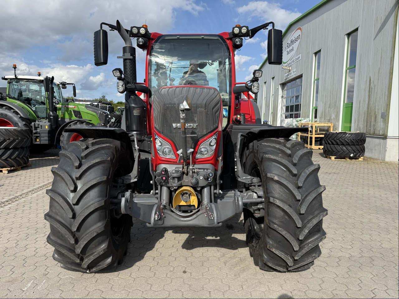Fendt 724 Vario Gen6 ProfiPlus - Traktor: slika Fendt 724 Vario Gen6 ProfiPlus - Traktor Fendt 724 Vario Gen6 ProfiPlus - Traktor: slika Fendt 724 Vario Gen6 ProfiPlus - Traktor