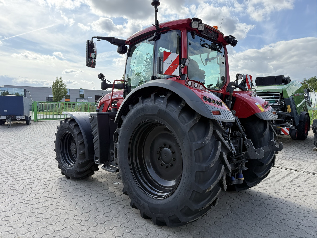 Fendt 724 Vario Gen6 ProfiPlus - Traktor: slika Fendt 724 Vario Gen6 ProfiPlus - Traktor Fendt 724 Vario Gen6 ProfiPlus - Traktor: slika Fendt 724 Vario Gen6 ProfiPlus - Traktor