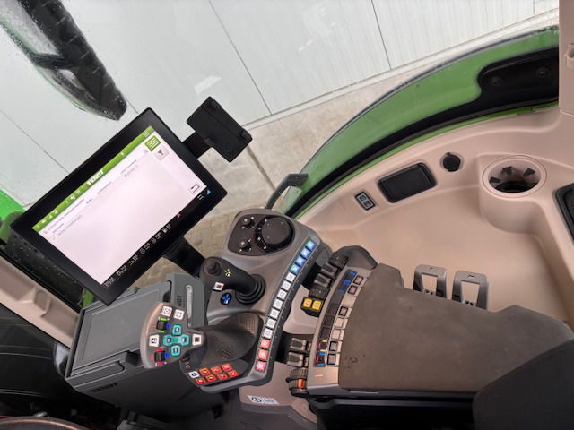 Fendt 724 Vario Gen7 Power Setting2 - Traktor: slika Fendt 724 Vario Gen7 Power Setting2 - Traktor Fendt 724 Vario Gen7 Power Setting2 - Traktor: slika Fendt 724 Vario Gen7 Power Setting2 - Traktor