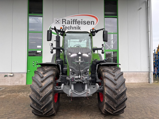 Traktor Fendt 724 Vario Gen7 Profi Setting2: slika Traktor Fendt 724 Vario Gen7 Profi Setting2 Traktor Fendt 724 Vario Gen7 Profi Setting2: slika Traktor Fendt 724 Vario Gen7 Profi Setting2