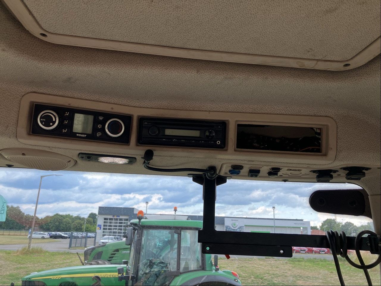 Fendt 724 Vario S4 - Traktor: slika Fendt 724 Vario S4 - Traktor Fendt 724 Vario S4 - Traktor: slika Fendt 724 Vario S4 - Traktor