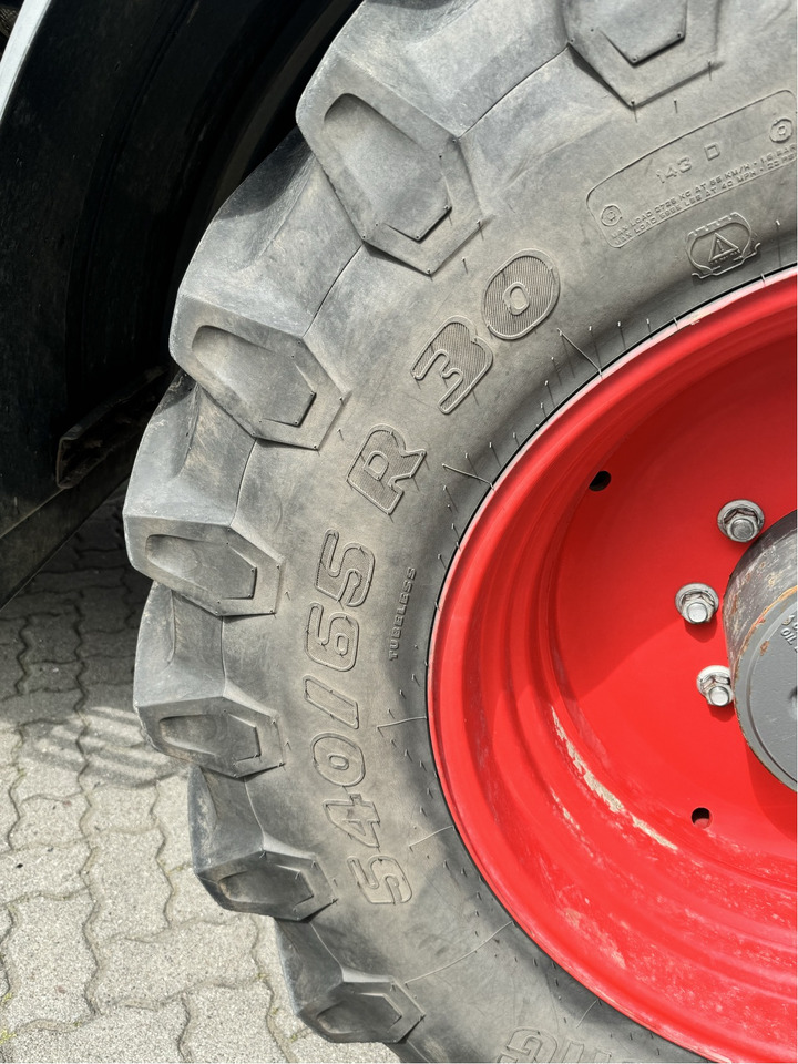 Fendt 724 Vario S4 - Traktor: slika Fendt 724 Vario S4 - Traktor Fendt 724 Vario S4 - Traktor: slika Fendt 724 Vario S4 - Traktor