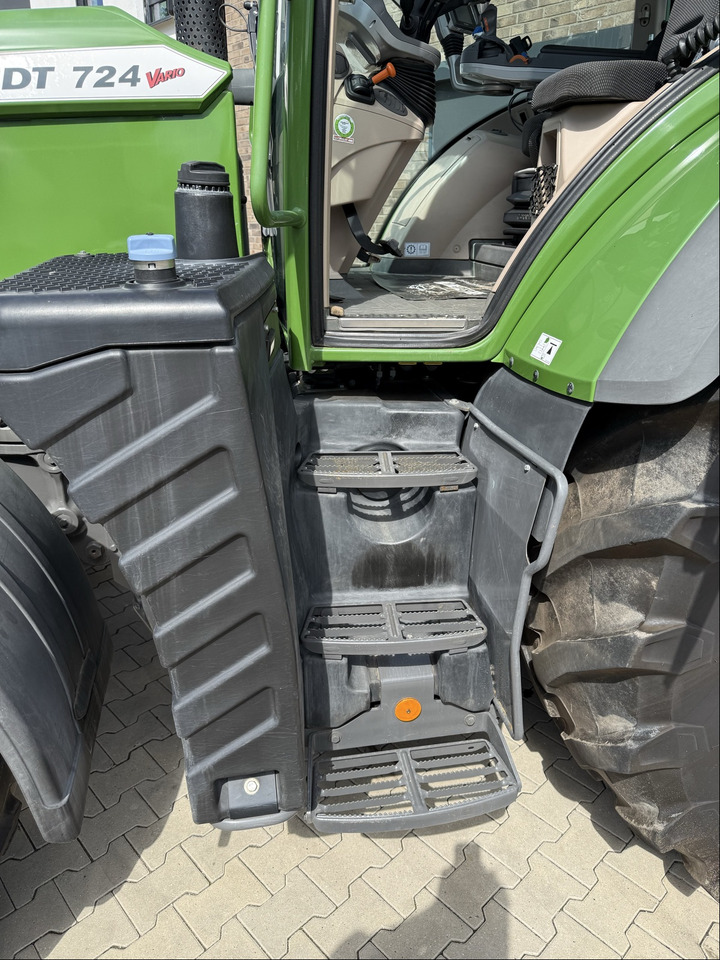 Fendt 724 Vario S4 - Traktor: slika Fendt 724 Vario S4 - Traktor Fendt 724 Vario S4 - Traktor: slika Fendt 724 Vario S4 - Traktor