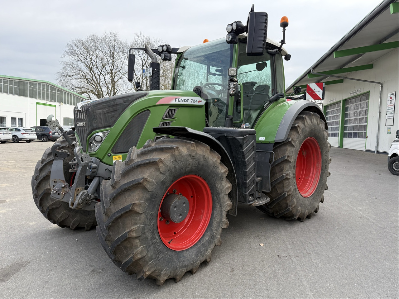 Fendt 724 Vario S4 - Traktor: slika Fendt 724 Vario S4 - Traktor Fendt 724 Vario S4 - Traktor: slika Fendt 724 Vario S4 - Traktor