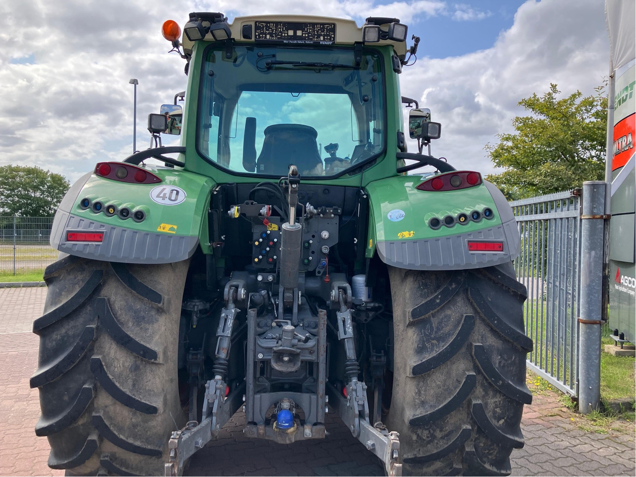 Fendt 724 Vario S4 Power - Traktor: slika Fendt 724 Vario S4 Power - Traktor Fendt 724 Vario S4 Power - Traktor: slika Fendt 724 Vario S4 Power - Traktor