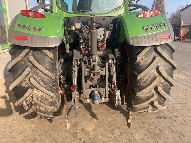 Traktor Fendt 724 Vario S4 Profi: slika Traktor Fendt 724 Vario S4 Profi