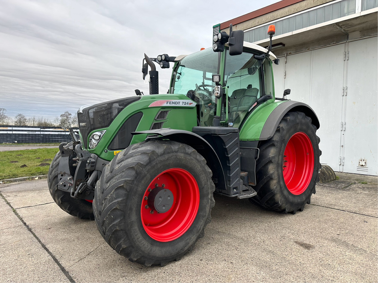 Fendt 724 Vario S4 Profi Plus - Traktor: slika Fendt 724 Vario S4 Profi Plus - Traktor Fendt 724 Vario S4 Profi Plus - Traktor: slika Fendt 724 Vario S4 Profi Plus - Traktor