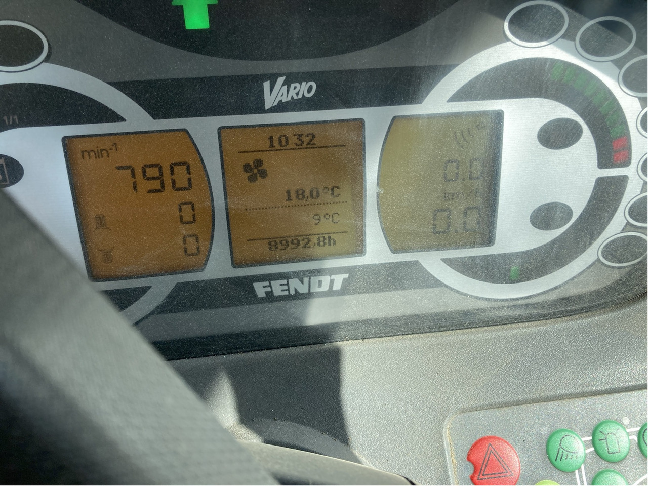 Fendt 724 Vario SCR - Traktor: slika Fendt 724 Vario SCR - Traktor Fendt 724 Vario SCR - Traktor: slika Fendt 724 Vario SCR - Traktor