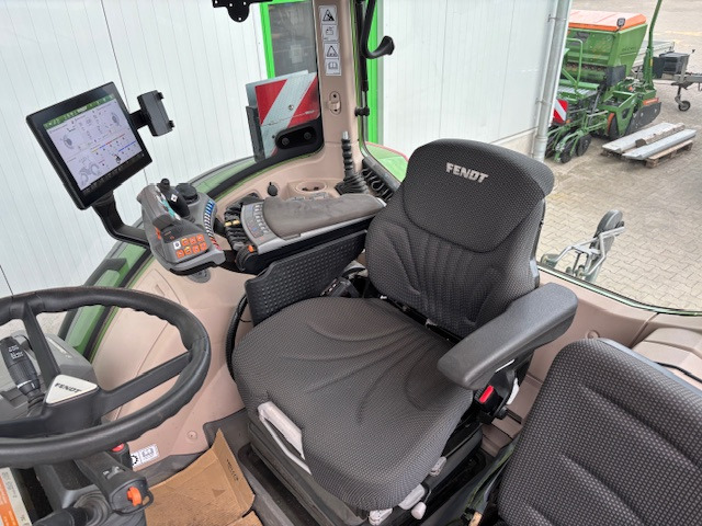 Fendt 726 Vario Gen7 Profi Setting2 - Traktor: slika Fendt 726 Vario Gen7 Profi Setting2 - Traktor Fendt 726 Vario Gen7 Profi Setting2 - Traktor: slika Fendt 726 Vario Gen7 Profi Setting2 - Traktor