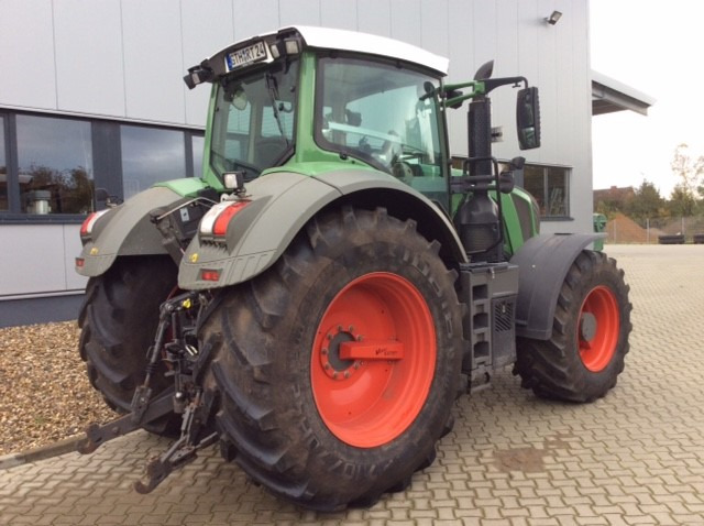 Fendt 824 Vario S4 Profi - Traktor: slika Fendt 824 Vario S4 Profi - Traktor Fendt 824 Vario S4 Profi - Traktor: slika Fendt 824 Vario S4 Profi - Traktor