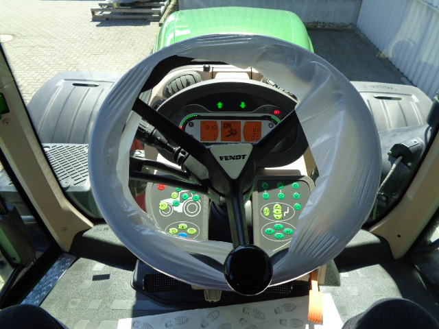 Fendt 824 Vario S4 ProfiPlus - Traktor: slika Fendt 824 Vario S4 ProfiPlus - Traktor Fendt 824 Vario S4 ProfiPlus - Traktor: slika Fendt 824 Vario S4 ProfiPlus - Traktor