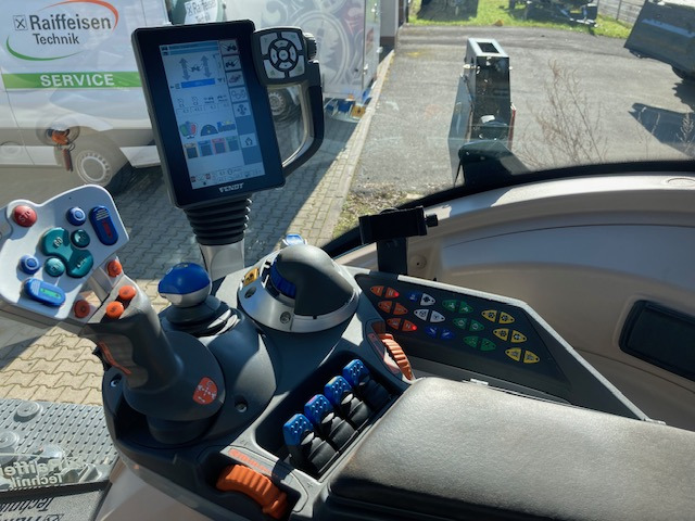 Fendt 826 Vario S4 Profi - Traktor: slika Fendt 826 Vario S4 Profi - Traktor Fendt 826 Vario S4 Profi - Traktor: slika Fendt 826 Vario S4 Profi - Traktor
