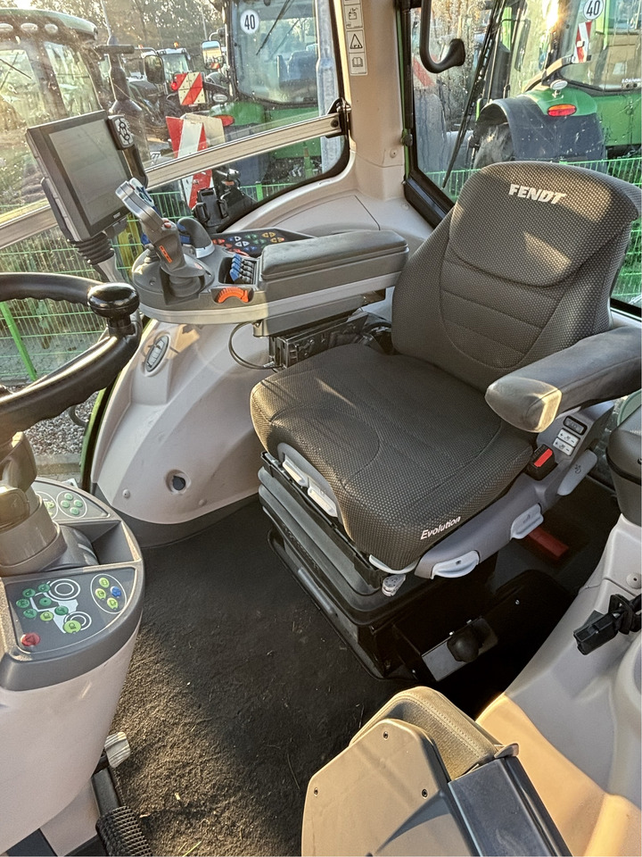 Fendt 826 Vario S4 ProfiPlus - Traktor: slika Fendt 826 Vario S4 ProfiPlus - Traktor Fendt 826 Vario S4 ProfiPlus - Traktor: slika Fendt 826 Vario S4 ProfiPlus - Traktor