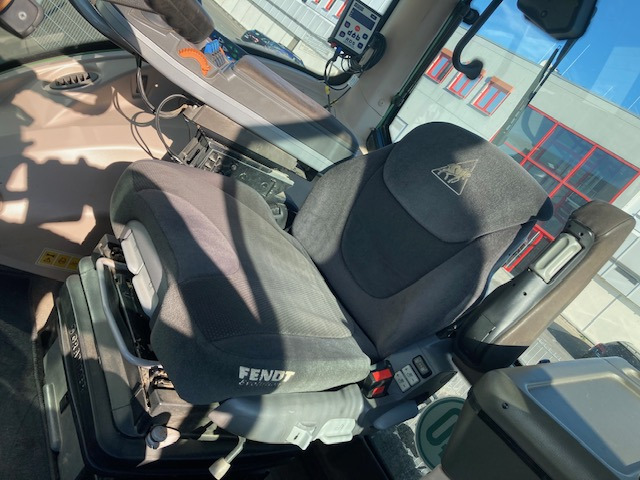 Fendt 826 Vario SCR ProfiPlus - Traktor: slika Fendt 826 Vario SCR ProfiPlus - Traktor Fendt 826 Vario SCR ProfiPlus - Traktor: slika Fendt 826 Vario SCR ProfiPlus - Traktor