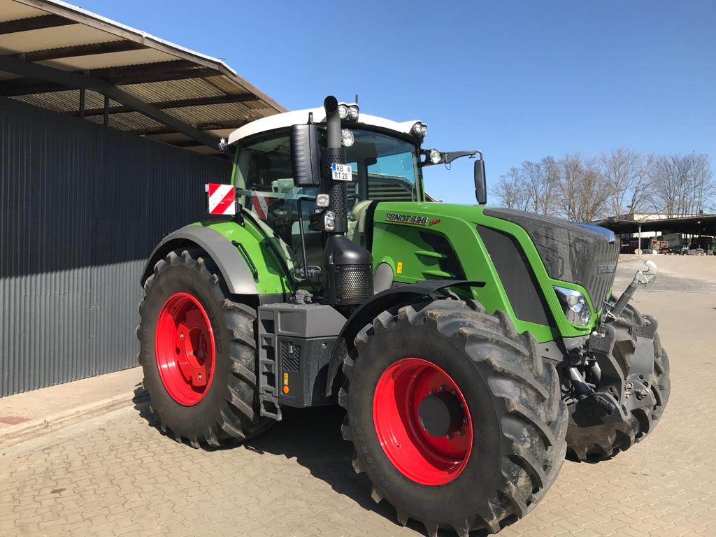 Fendt 828 Vario S4 Profi - Traktor: slika Fendt 828 Vario S4 Profi - Traktor Fendt 828 Vario S4 Profi - Traktor: slika Fendt 828 Vario S4 Profi - Traktor