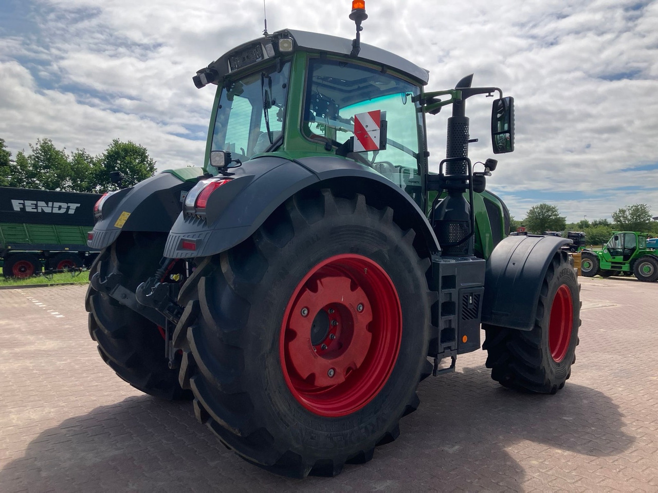 Fendt 828 Vario S4 Profi Plus - Traktor: slika Fendt 828 Vario S4 Profi Plus - Traktor Fendt 828 Vario S4 Profi Plus - Traktor: slika Fendt 828 Vario S4 Profi Plus - Traktor