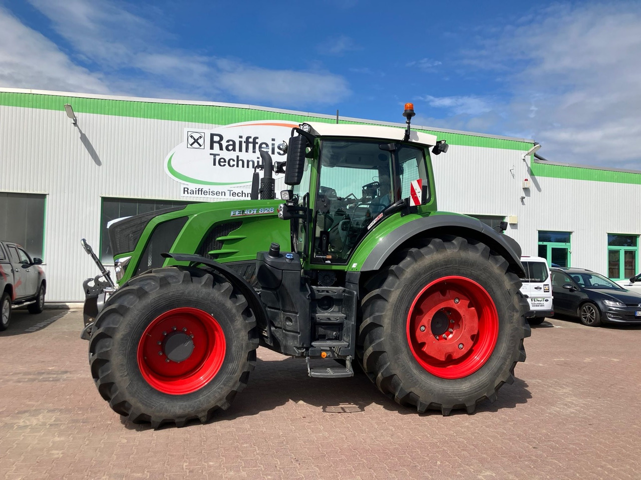 Fendt 828 Vario S4 Profi Plus - Traktor: slika Fendt 828 Vario S4 Profi Plus - Traktor Fendt 828 Vario S4 Profi Plus - Traktor: slika Fendt 828 Vario S4 Profi Plus - Traktor