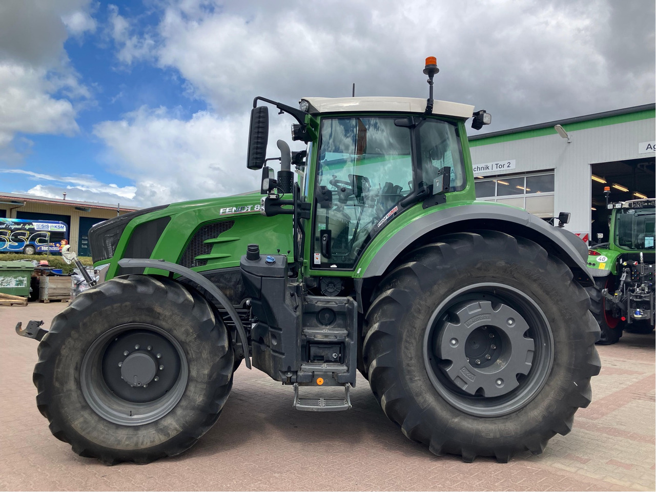 Fendt 828 Vario S4 ProfiPlus - Traktor: slika Fendt 828 Vario S4 ProfiPlus - Traktor Fendt 828 Vario S4 ProfiPlus - Traktor: slika Fendt 828 Vario S4 ProfiPlus - Traktor