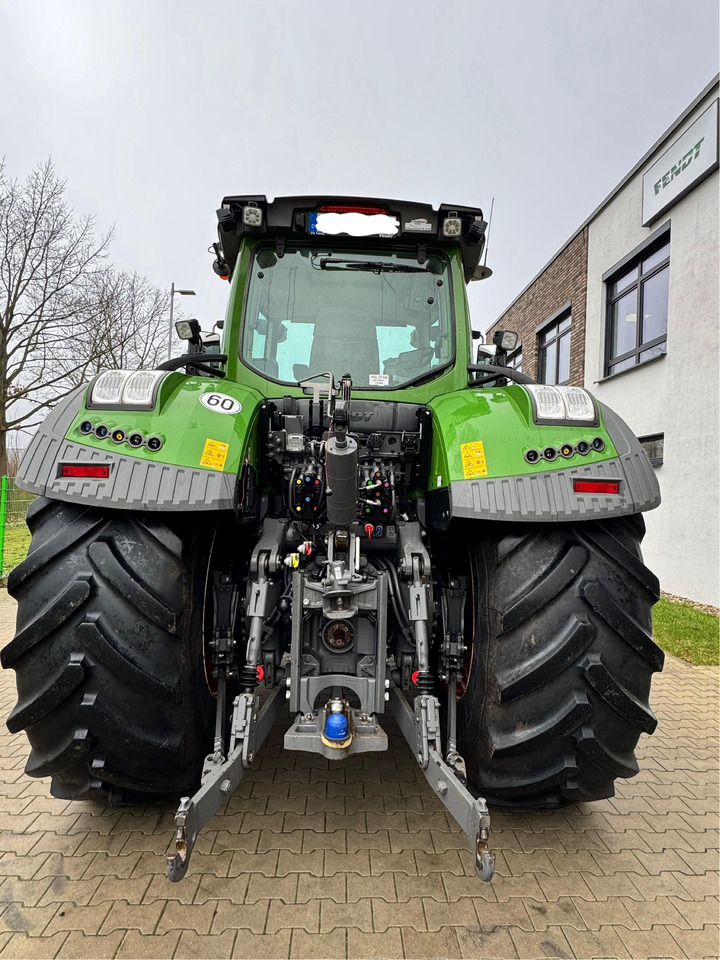 Fendt 933 Vario Gen6 Profi Plus - Traktor: slika Fendt 933 Vario Gen6 Profi Plus - Traktor Fendt 933 Vario Gen6 Profi Plus - Traktor: slika Fendt 933 Vario Gen6 Profi Plus - Traktor