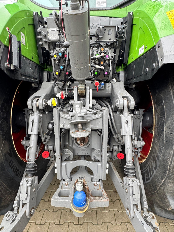 Fendt 933 Vario Gen6 Profi Plus - Traktor: slika Fendt 933 Vario Gen6 Profi Plus - Traktor Fendt 933 Vario Gen6 Profi Plus - Traktor: slika Fendt 933 Vario Gen6 Profi Plus - Traktor