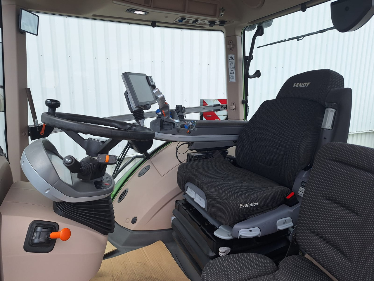 Fendt 942 Vario Gen6 ProfiPlus - Traktor: slika Fendt 942 Vario Gen6 ProfiPlus - Traktor Fendt 942 Vario Gen6 ProfiPlus - Traktor: slika Fendt 942 Vario Gen6 ProfiPlus - Traktor