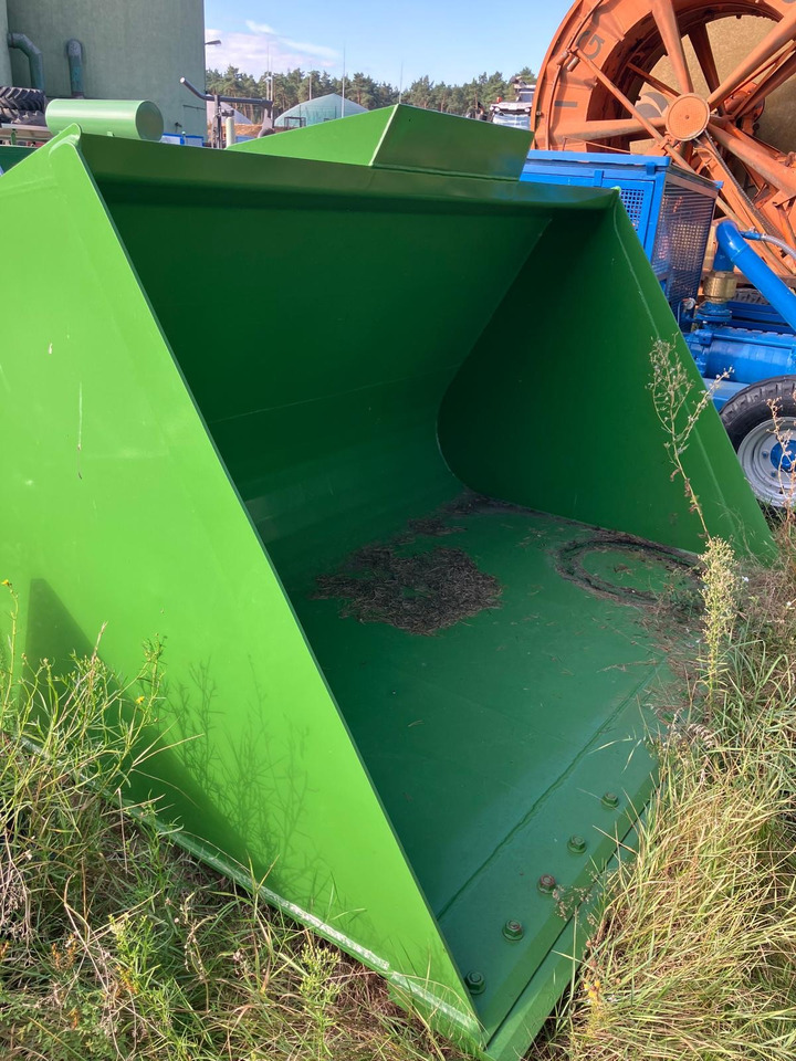 Fendt Leichtgutschaufel 4m³ - Traktor: slika Fendt Leichtgutschaufel 4m³ - Traktor Fendt Leichtgutschaufel 4m³ - Traktor: slika Fendt Leichtgutschaufel 4m³ - Traktor