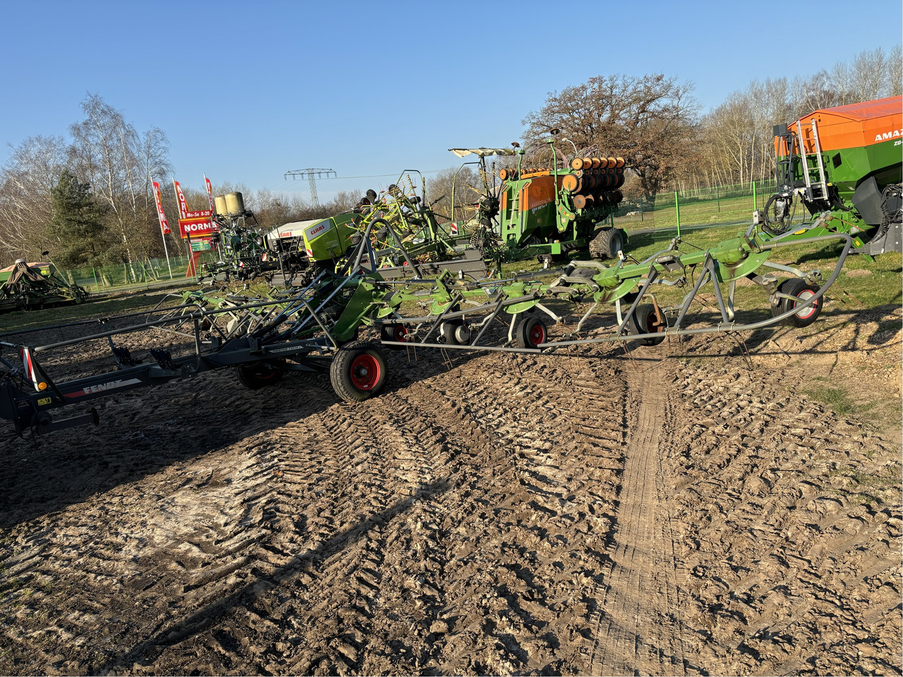 Fendt Twister 13010T - Prevrtač sijena/ Grabulje: slika Fendt Twister 13010T - Prevrtač sijena/ Grabulje Fendt Twister 13010T - Prevrtač sijena/ Grabulje: slika Fendt Twister 13010T - Prevrtač sijena/ Grabulje