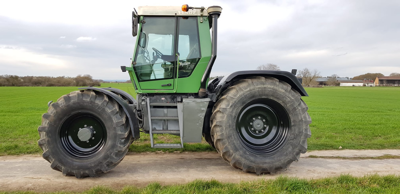 Fendt Xylon 520 - Traktor: slika Fendt Xylon 520 - Traktor Fendt Xylon 520 - Traktor: slika Fendt Xylon 520 - Traktor