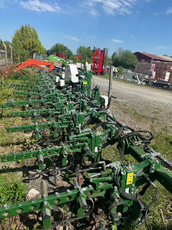Garford Robocrop Guided Hoe - Kombajn za šećernu repu: slika Garford Robocrop Guided Hoe - Kombajn za šećernu repu Garford Robocrop Guided Hoe - Kombajn za šećernu repu: slika Garford Robocrop Guided Hoe - Kombajn za šećernu repu