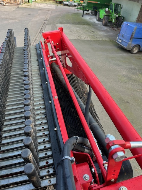 Grimme Kartoffelroder EVO 290 - Kombajn: slika Grimme Kartoffelroder EVO 290 - Kombajn Grimme Kartoffelroder EVO 290 - Kombajn: slika Grimme Kartoffelroder EVO 290 - Kombajn