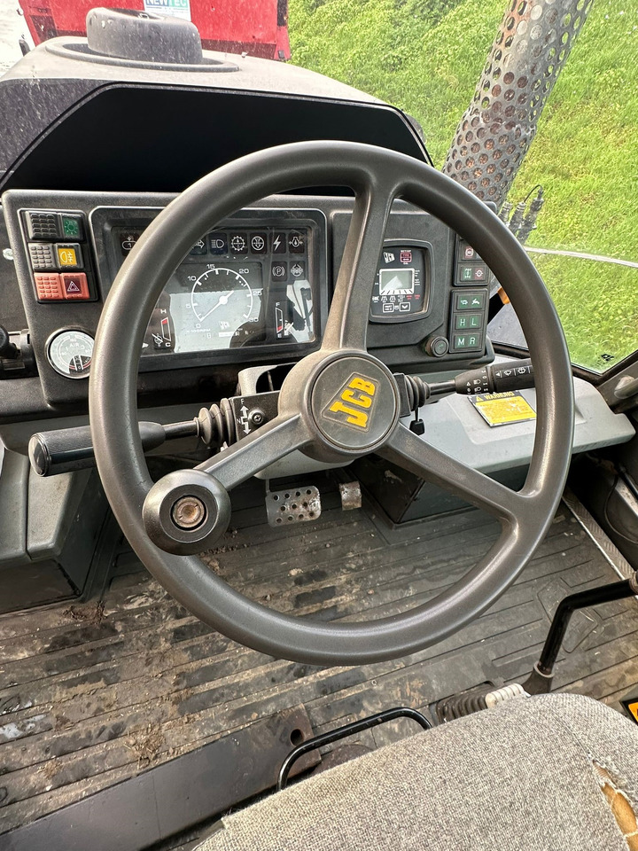 JCB Fastrac - Traktor: slika JCB Fastrac - Traktor JCB Fastrac - Traktor: slika JCB Fastrac - Traktor