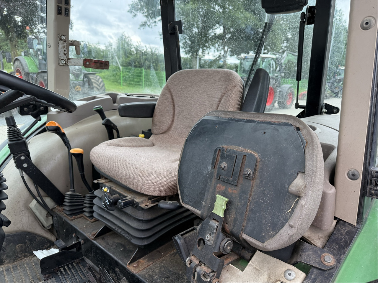 John Deere 5075E - Traktor: slika John Deere 5075E - Traktor John Deere 5075E - Traktor: slika John Deere 5075E - Traktor