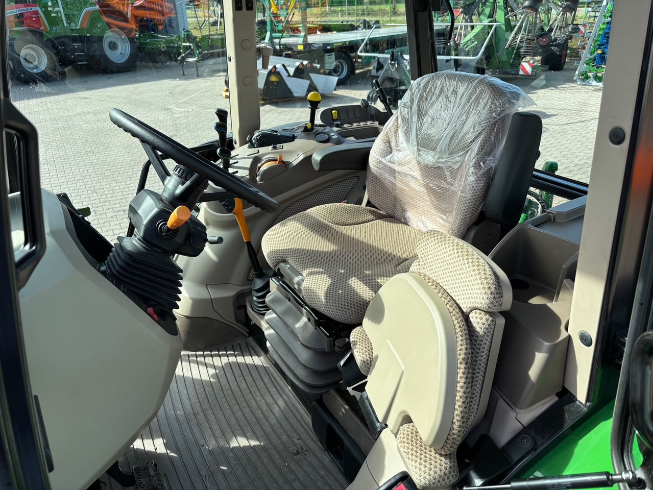 John Deere 5090 M - Traktor: slika John Deere 5090 M - Traktor John Deere 5090 M - Traktor: slika John Deere 5090 M - Traktor