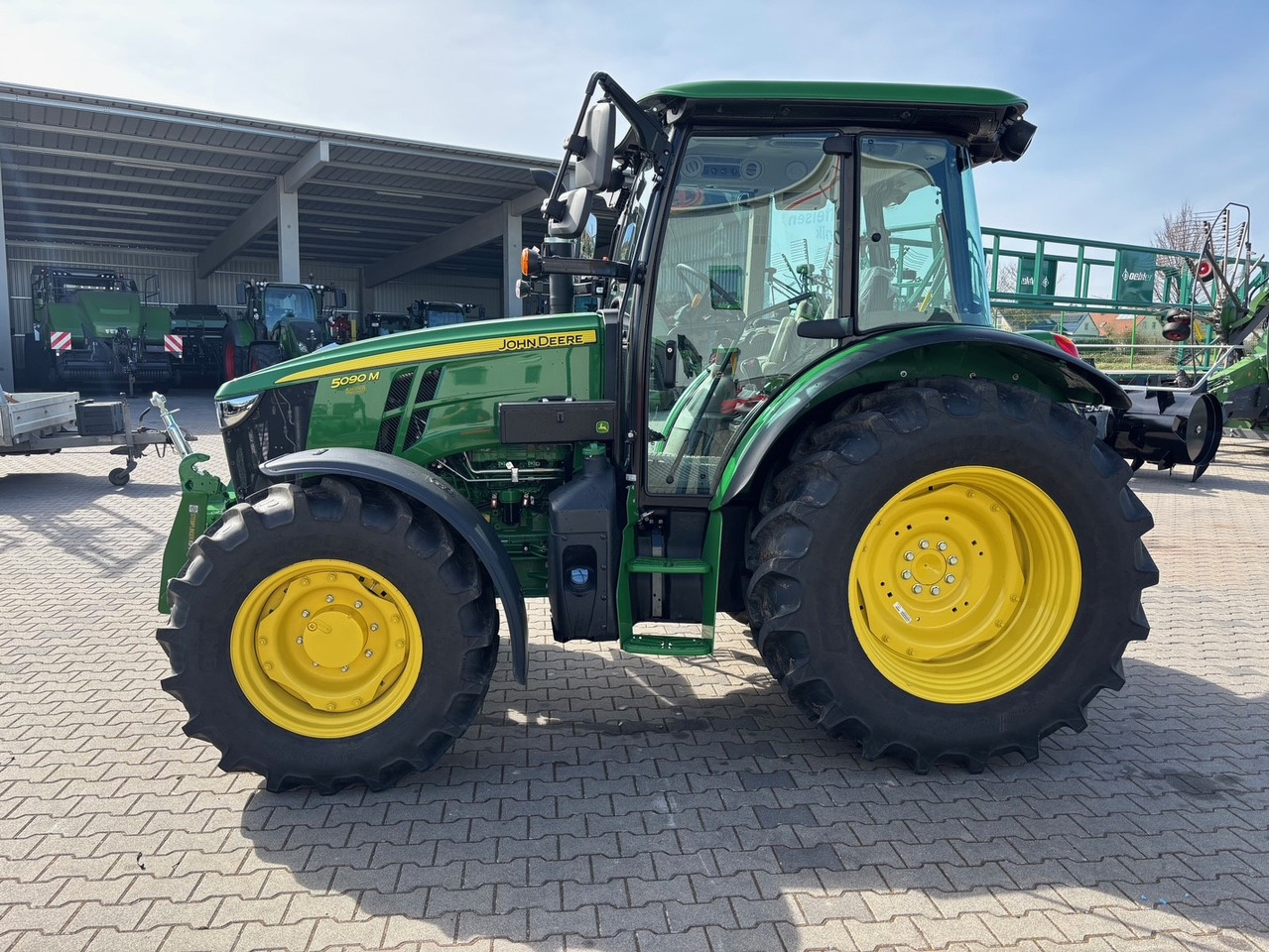 John Deere 5090 M - Traktor: slika John Deere 5090 M - Traktor John Deere 5090 M - Traktor: slika John Deere 5090 M - Traktor
