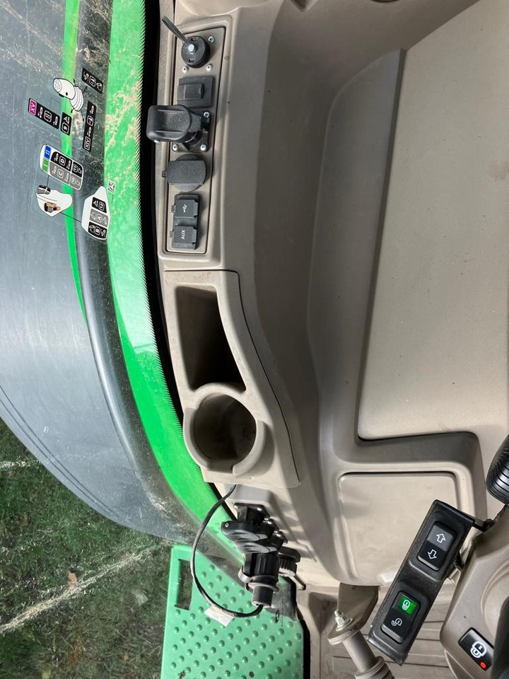 John Deere 7R 330 - Traktor: slika John Deere 7R 330 - Traktor John Deere 7R 330 - Traktor: slika John Deere 7R 330 - Traktor